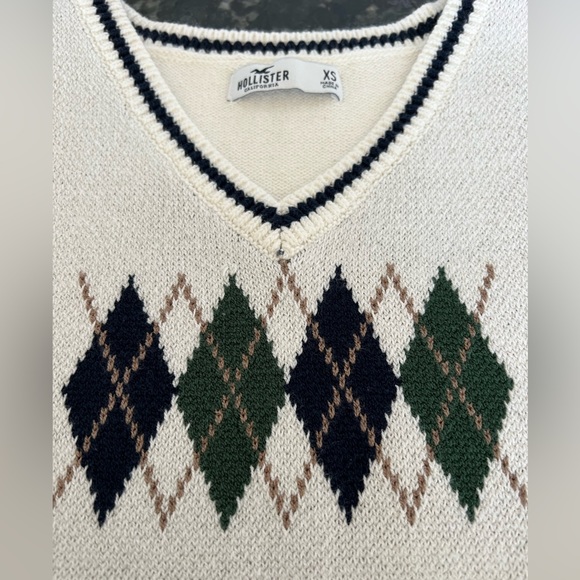 Hollister Patterned Crop Sweater Vest. Size XS. - Picture 6 of 7